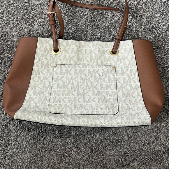 Michael Kors Handbags - Michael Kors tote bag.